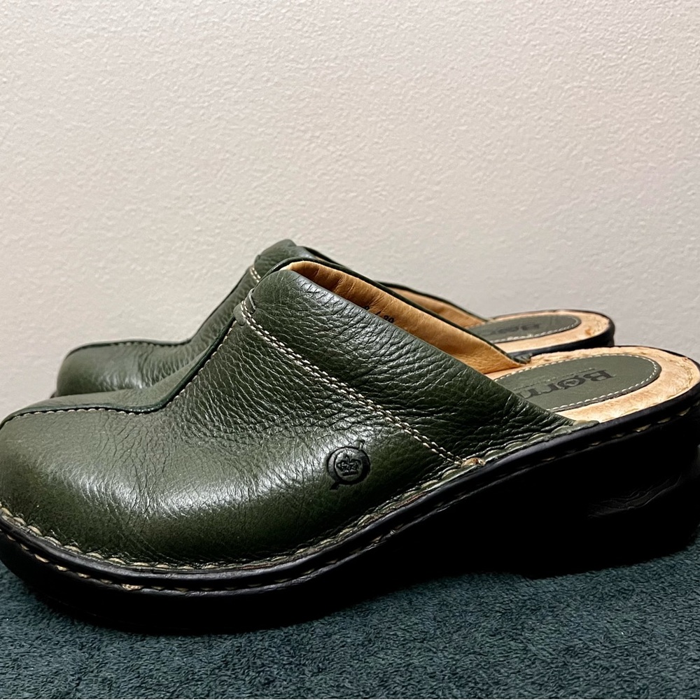 Women’s size 8 - Green Leather Clogs - Born Shoes